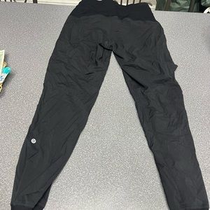 Lululemon Joggers. Excellent condition. Only wore 2 x’s. Bought in 2023